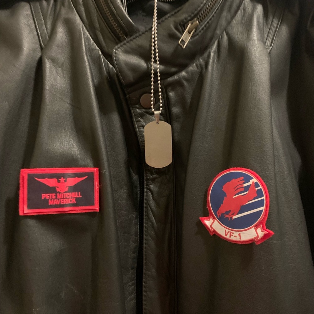 Diy Men’s Top Gun Maverick Halloween Costume View 3